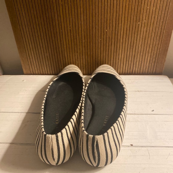 Kelly & Katie Striped Black and Cream Women's Flats - Picture 3 of 7